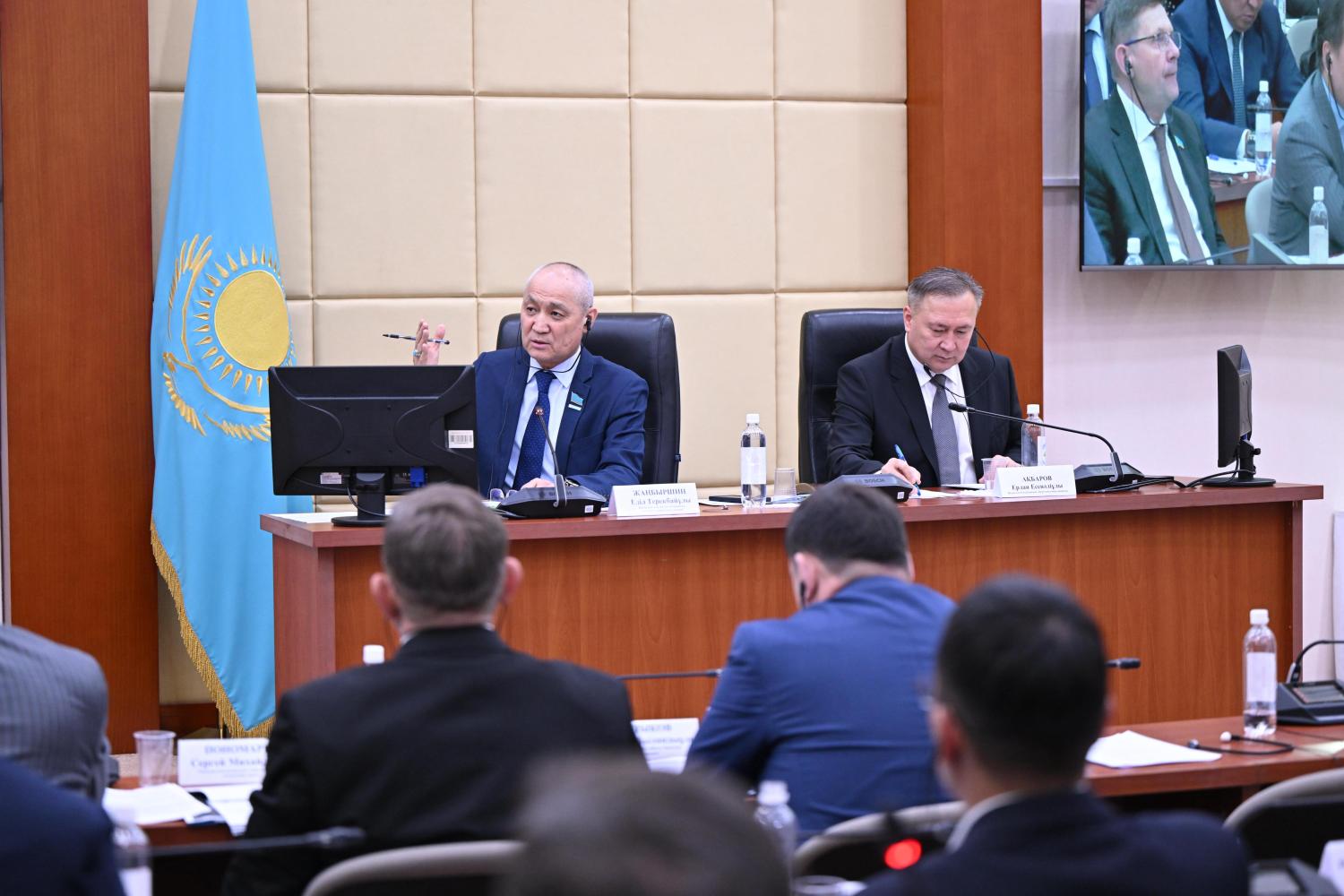 Мәжілісте ірі мұнай-газ жобаларындағы ішкі құндылықты дамыту мәселелері талқыланды